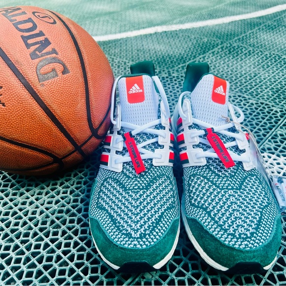 🆕 ADIDAS NCAA x UltraBoost 1.0 'Miami Hurricanes' - NEW - Men Sizes 13 and 10.5 - Picture 2 of 6